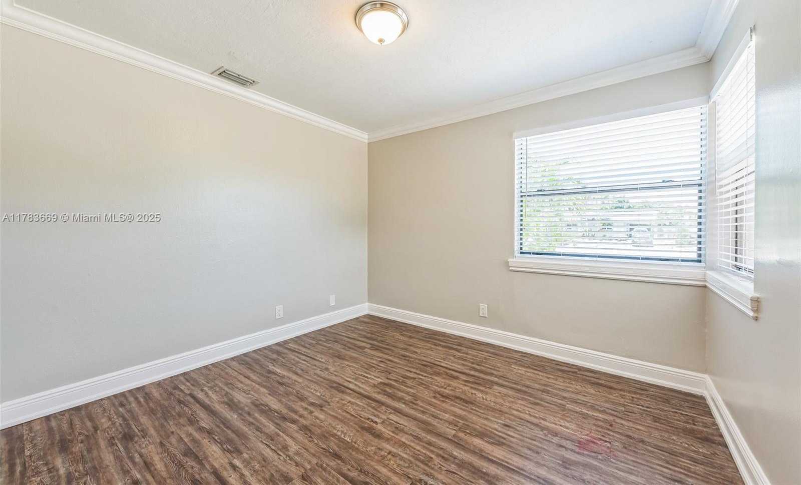 Small Image of 10108 SOUTH WINDTREE LN S, Boca Raton Number 12