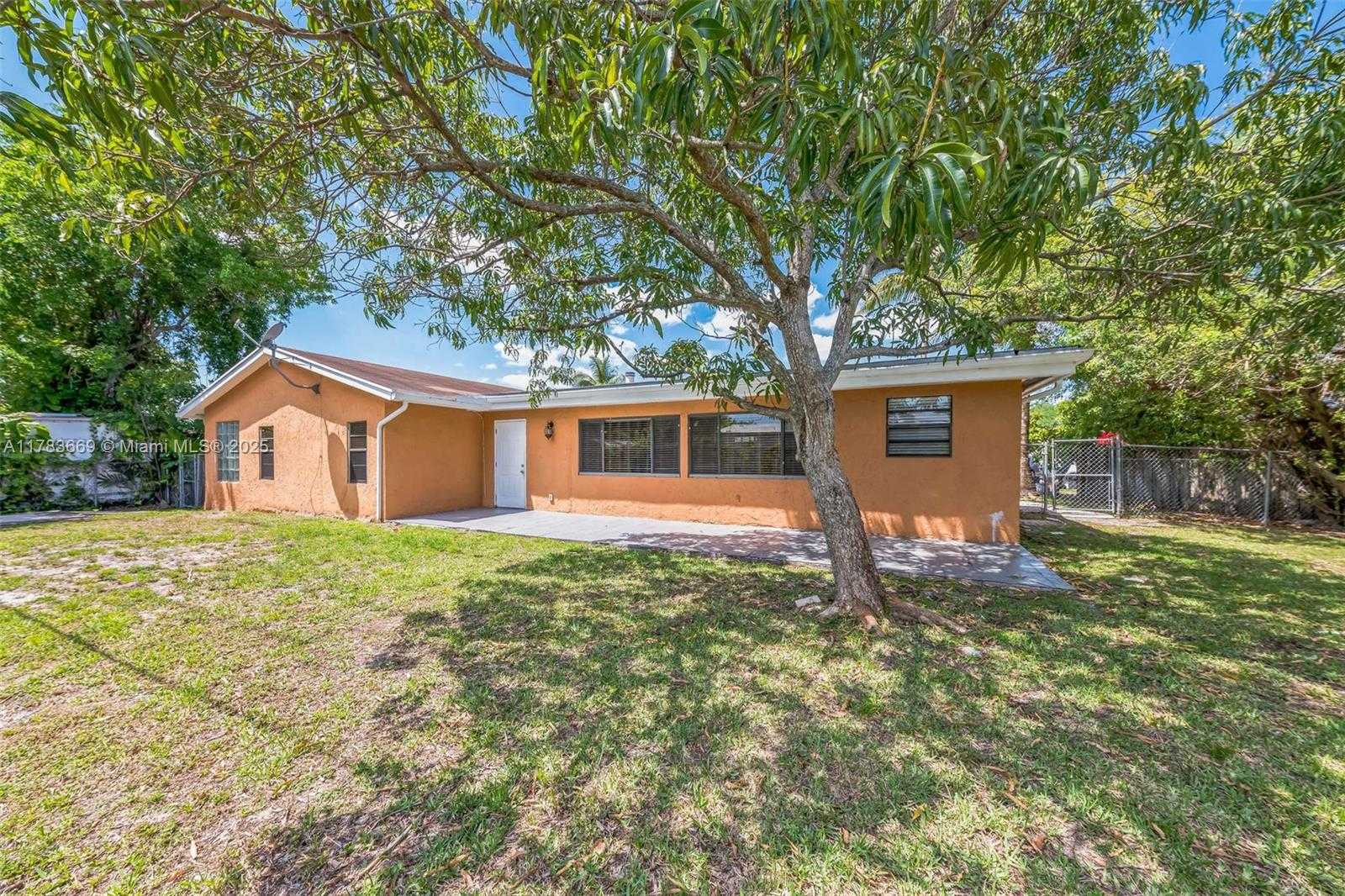 Small Image of 10108 SOUTH WINDTREE LN S, Boca Raton Number 15