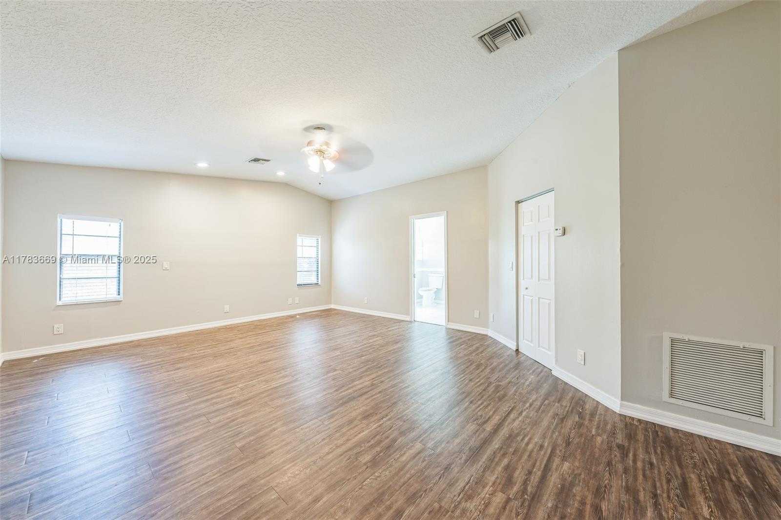 Small Image of 10108 SOUTH WINDTREE LN S, Boca Raton Number 4