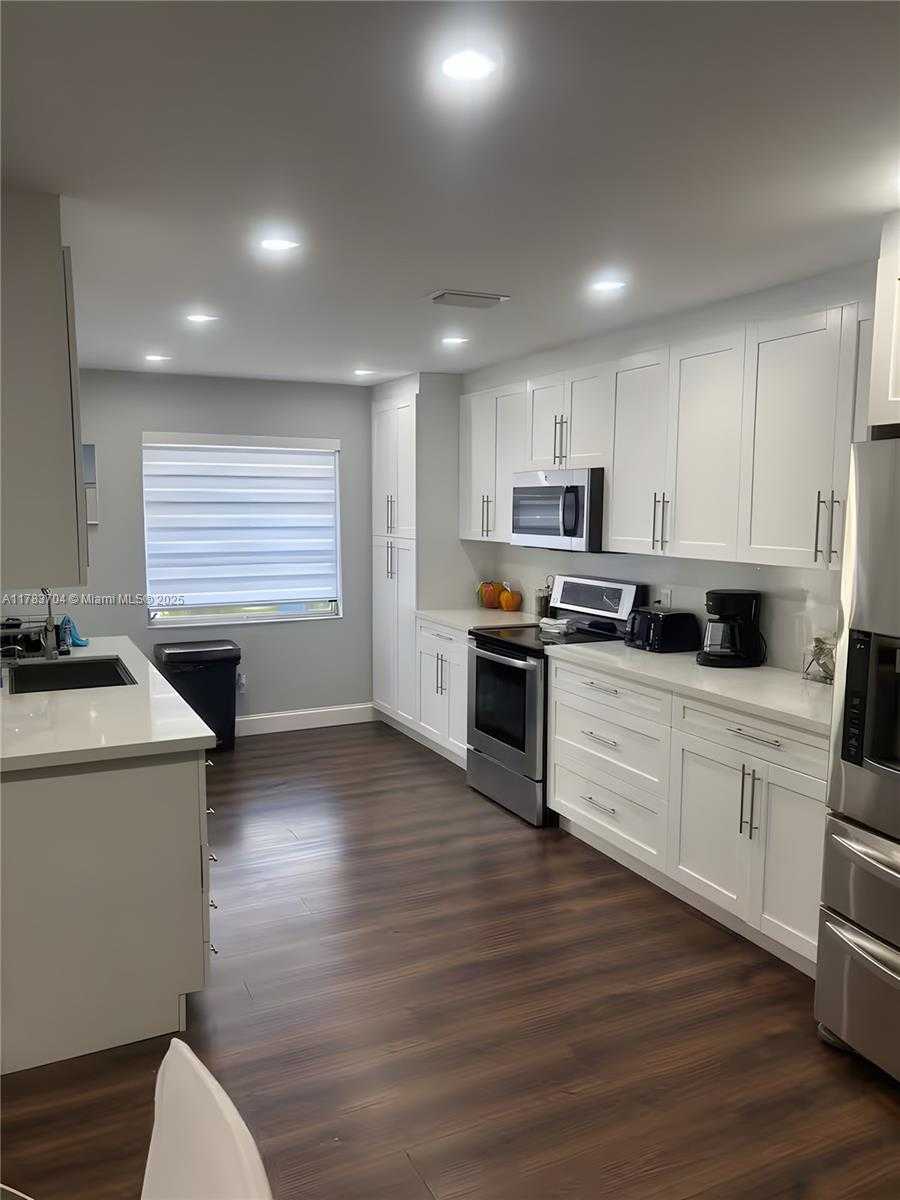 Small Image of 1398 HARBOR VIEW DR, Fort Myers Number 11