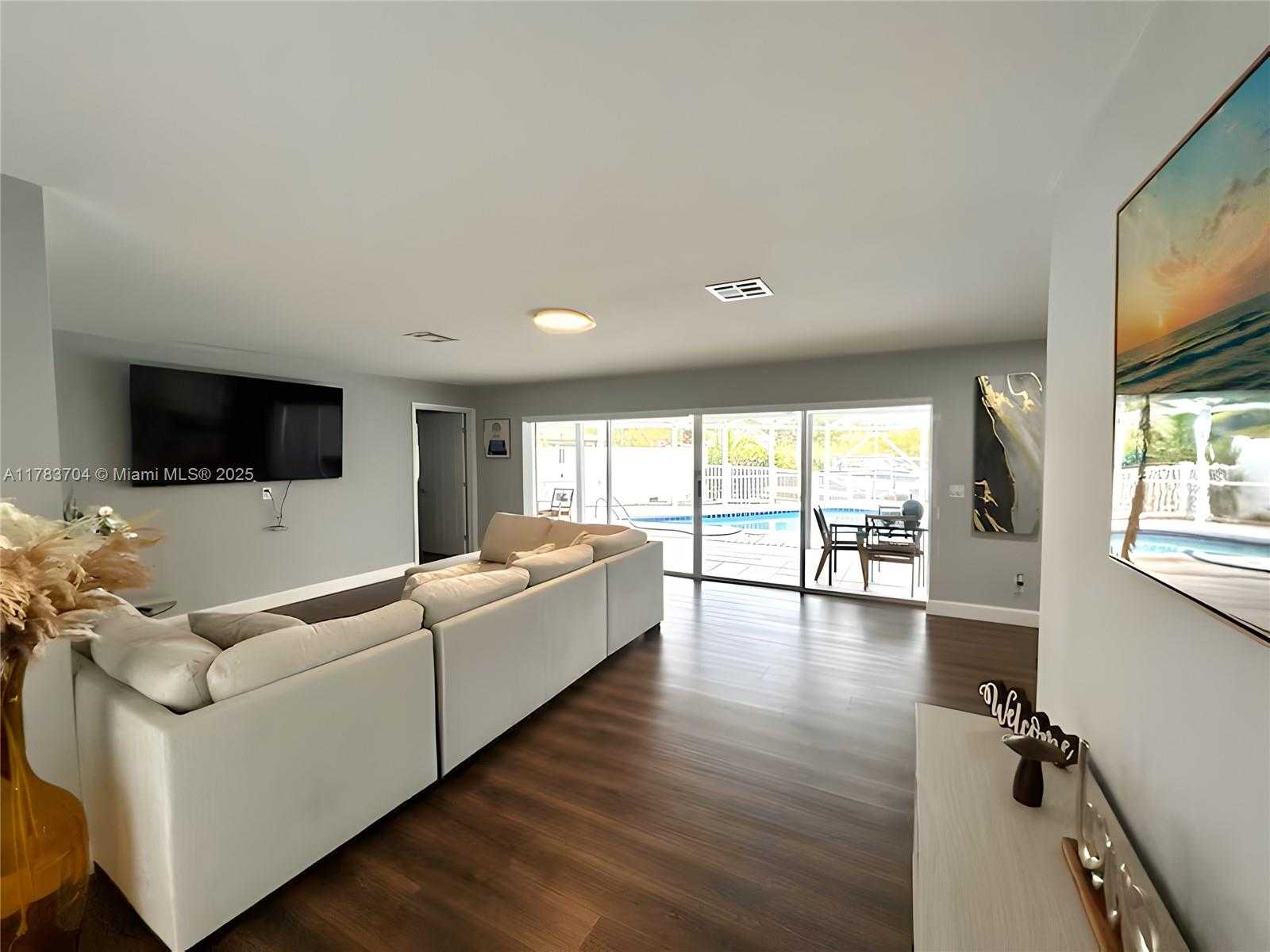 Small Image of 1398 HARBOR VIEW DR, Fort Myers Number 3