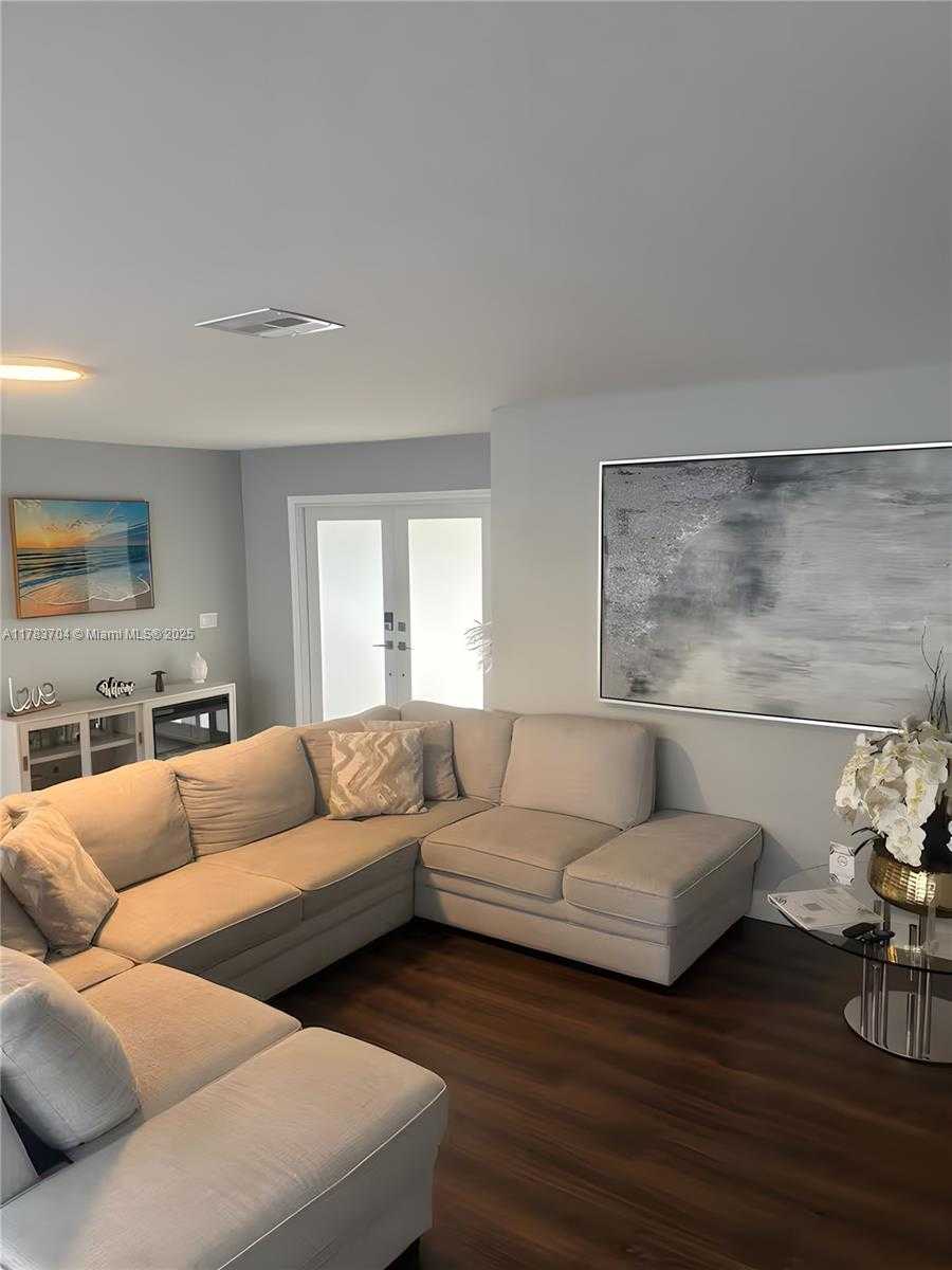 Small Image of 1398 HARBOR VIEW DR, Fort Myers Number 4