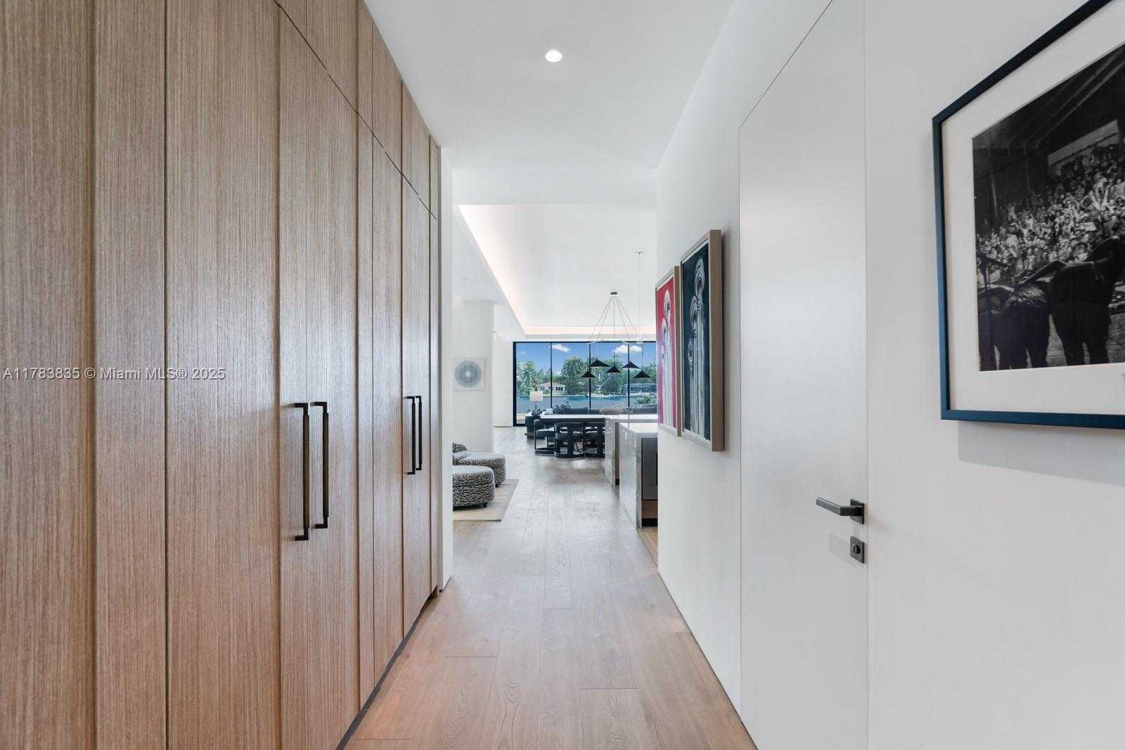 Small Image of 609 EAST DILIDO DR, Miami Beach Number 11