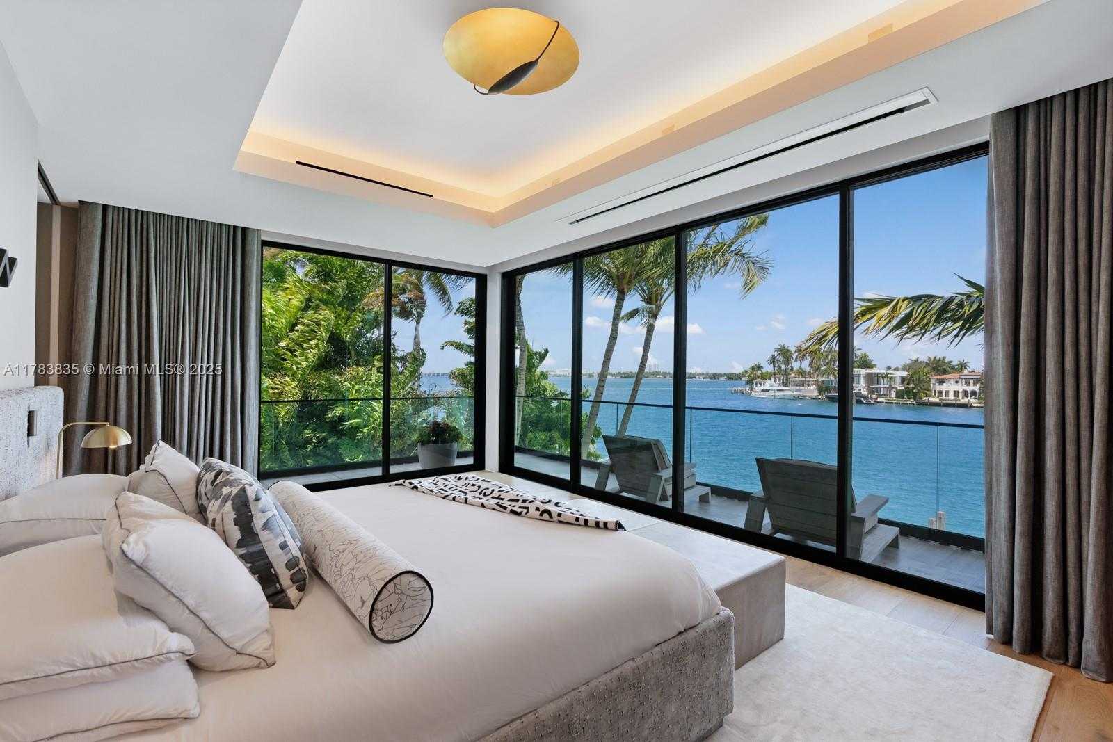 Small Image of 609 EAST DILIDO DR, Miami Beach Number 16