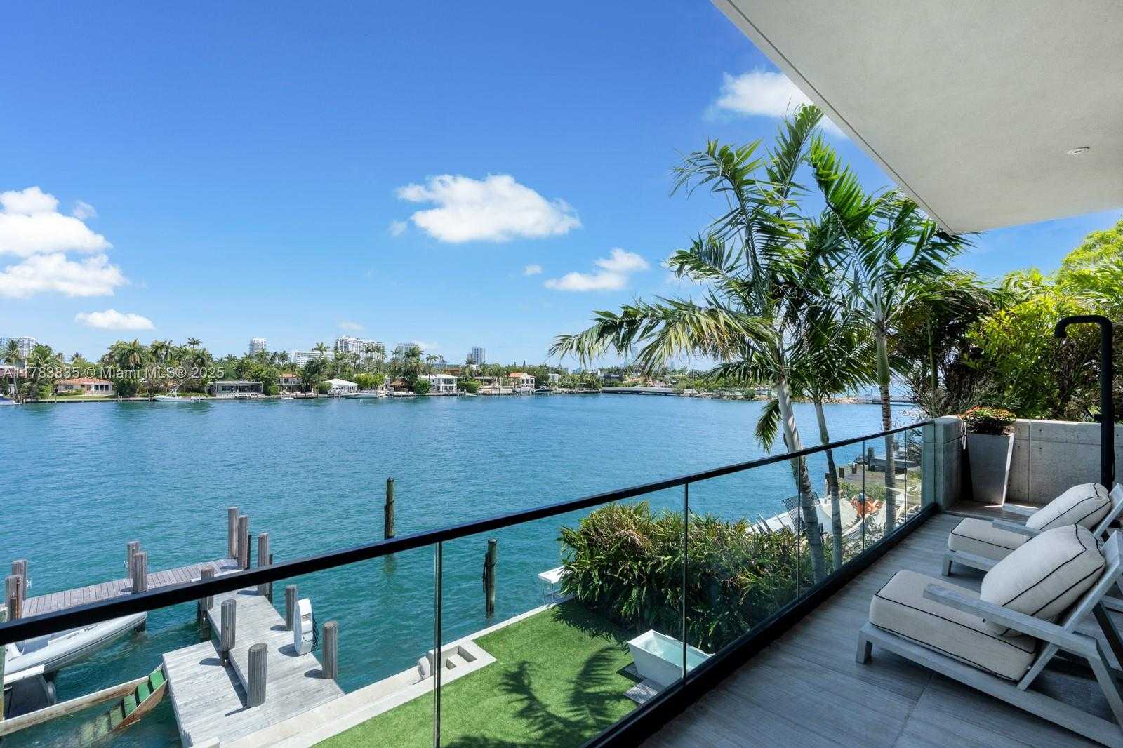 Small Image of 609 EAST DILIDO DR, Miami Beach Number 18
