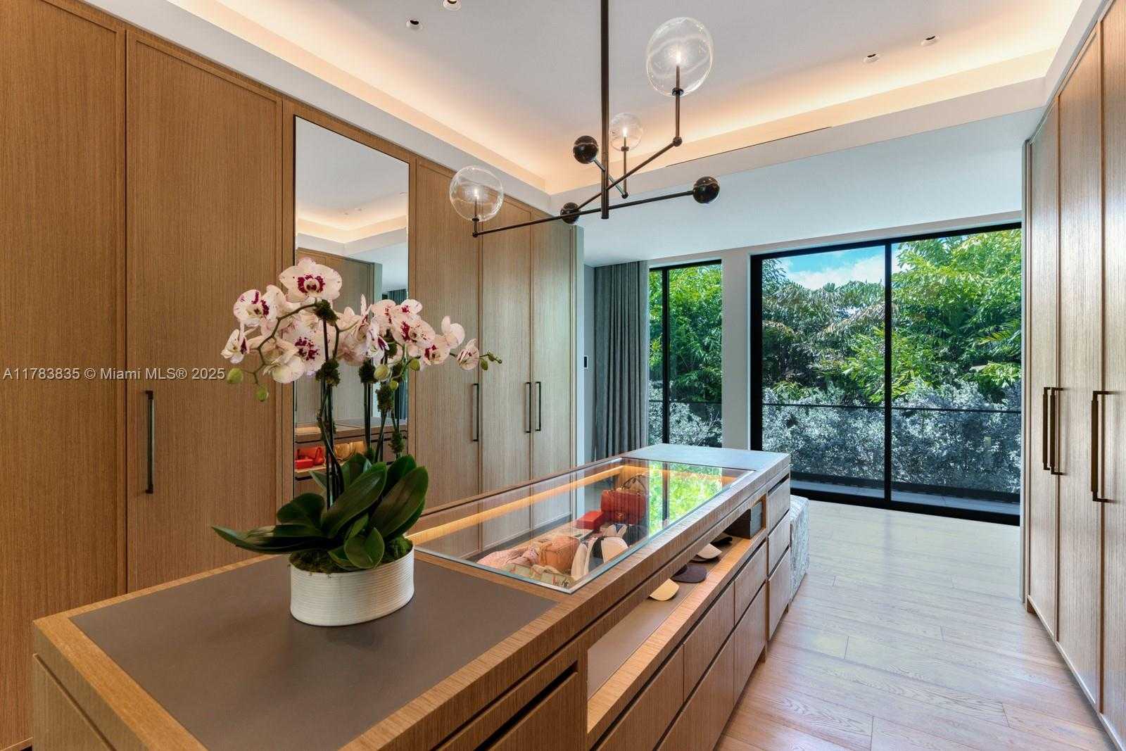 Small Image of 609 EAST DILIDO DR, Miami Beach Number 21