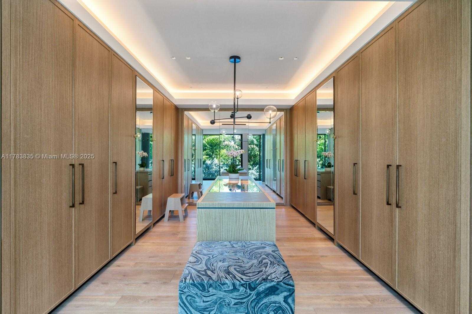 Small Image of 609 EAST DILIDO DR, Miami Beach Number 22
