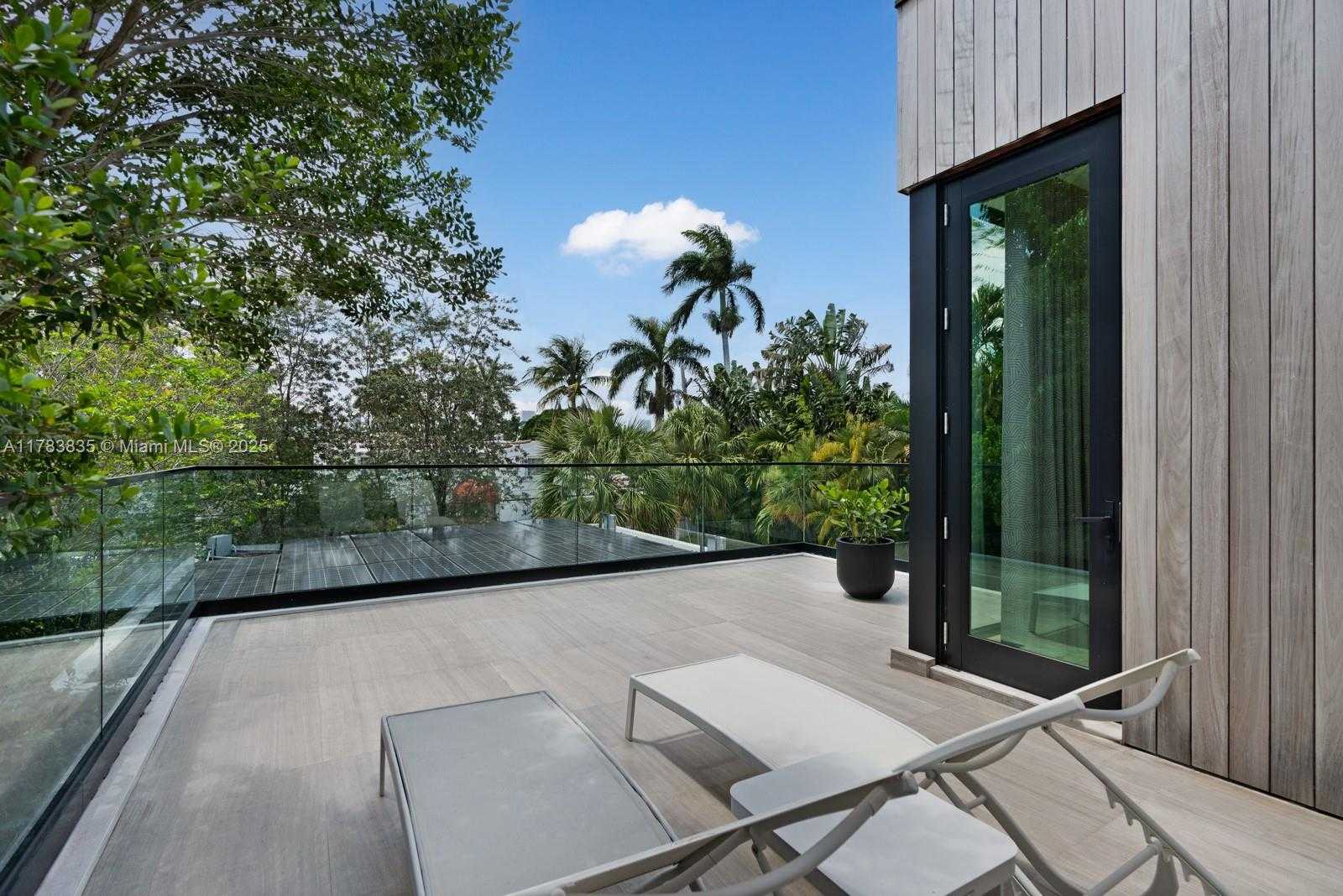 Small Image of 609 EAST DILIDO DR, Miami Beach Number 25
