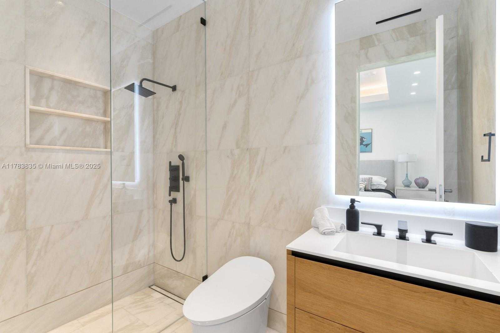Small Image of 609 EAST DILIDO DR, Miami Beach Number 27