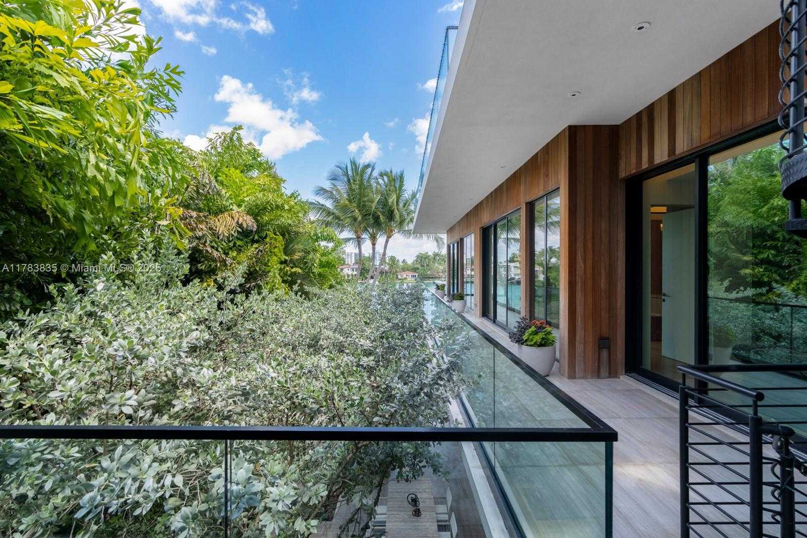 Small Image of 609 EAST DILIDO DR, Miami Beach Number 28