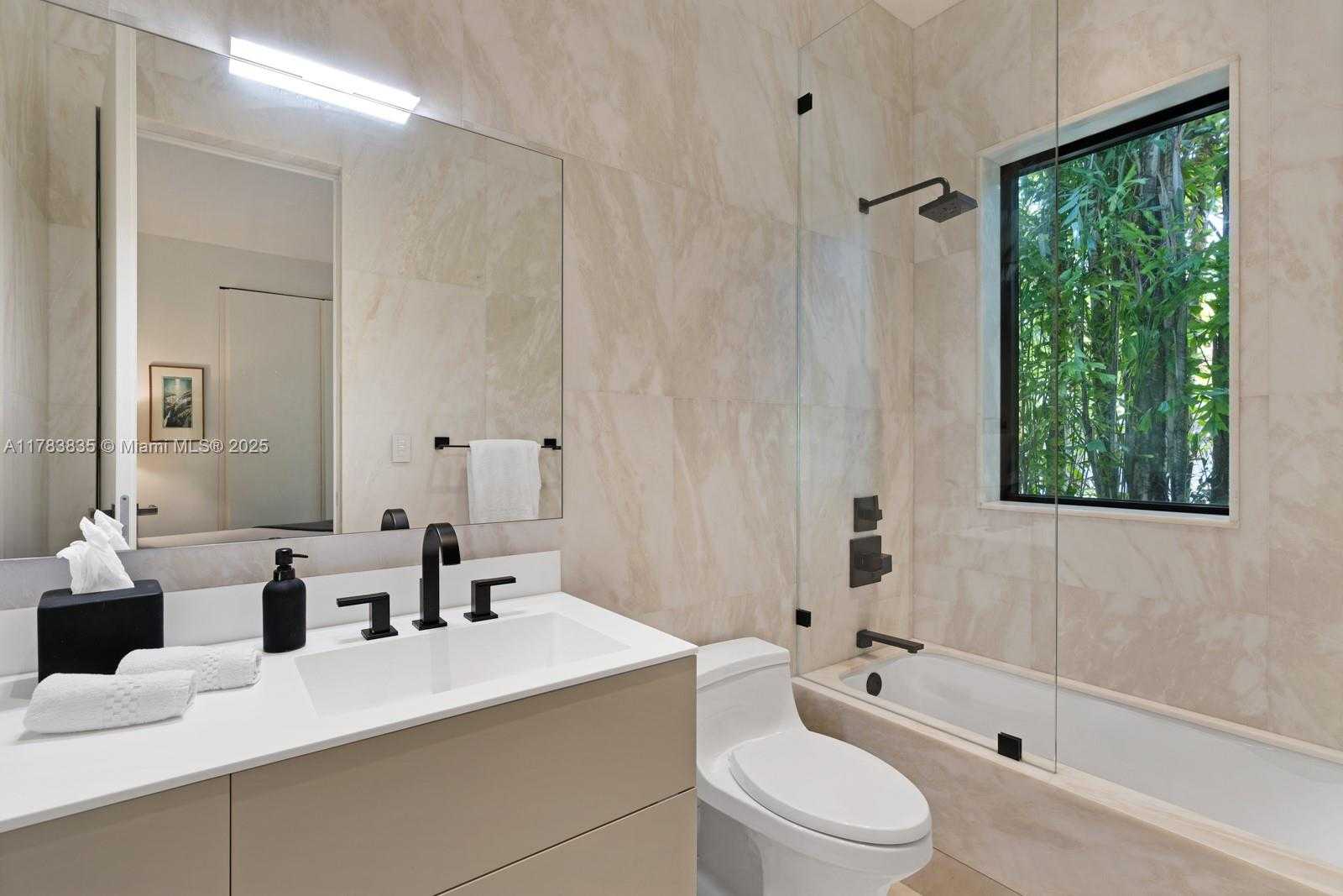 Small Image of 609 EAST DILIDO DR, Miami Beach Number 31