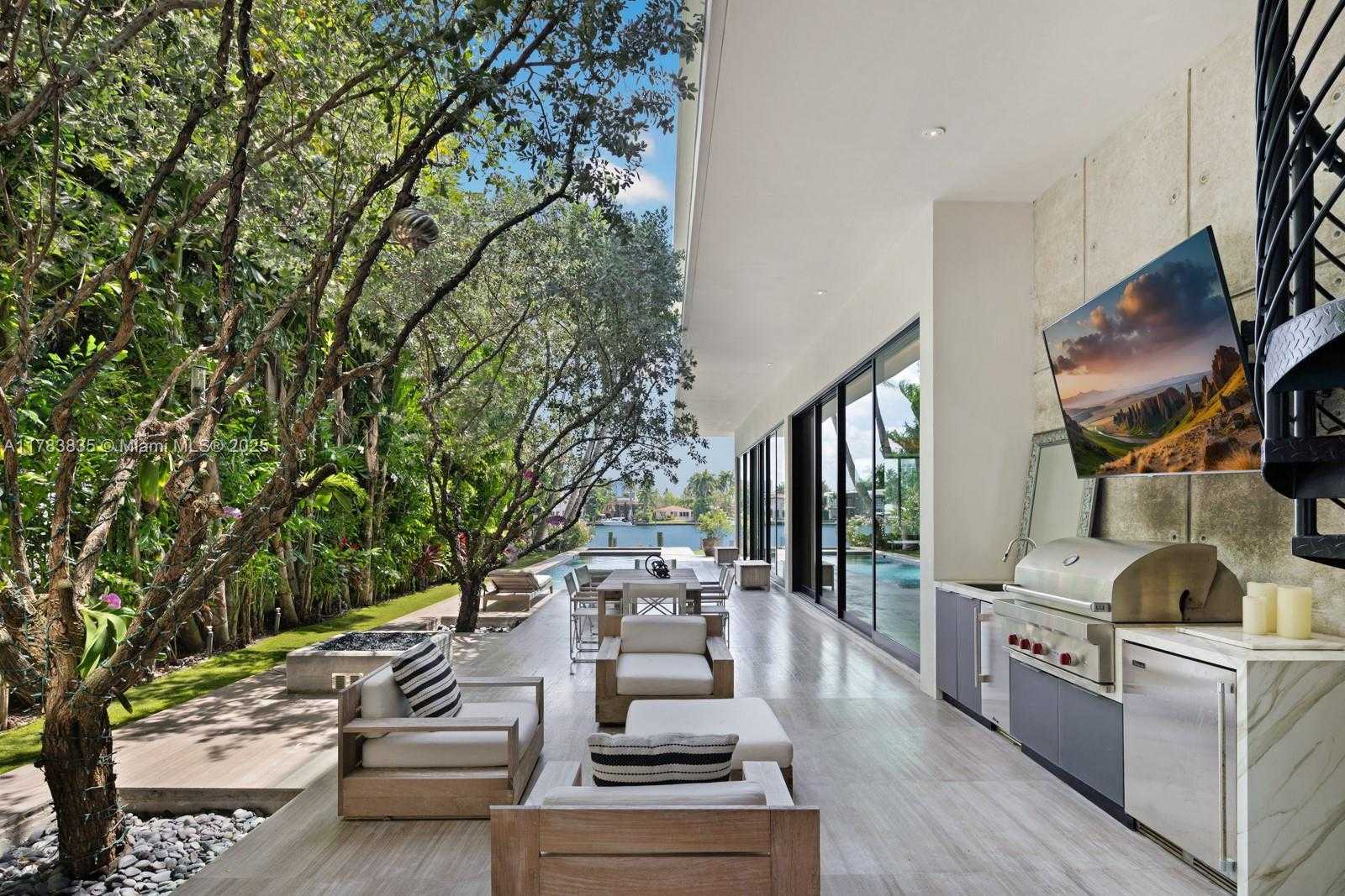 Small Image of 609 EAST DILIDO DR, Miami Beach Number 33