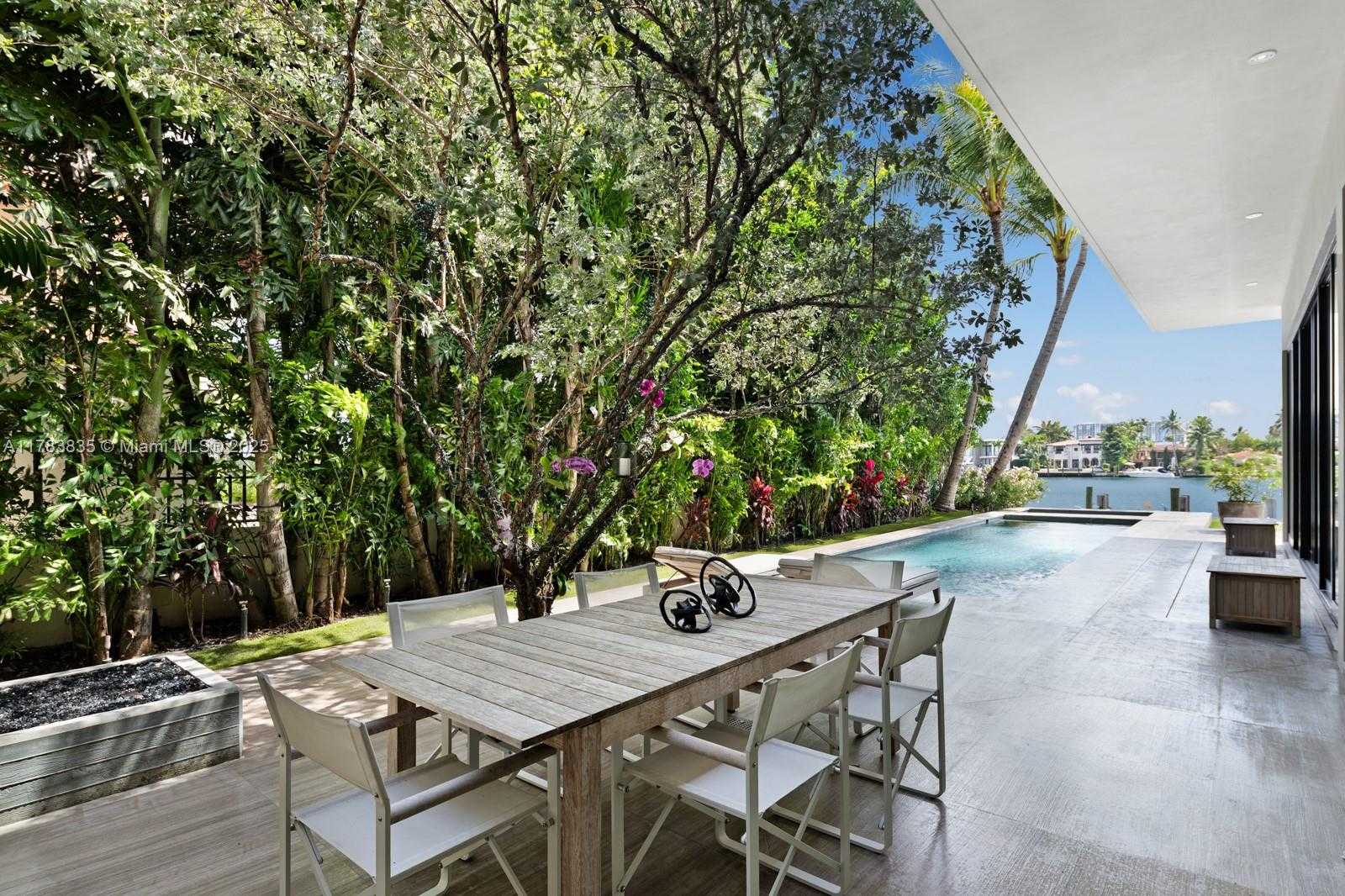 Small Image of 609 EAST DILIDO DR, Miami Beach Number 34