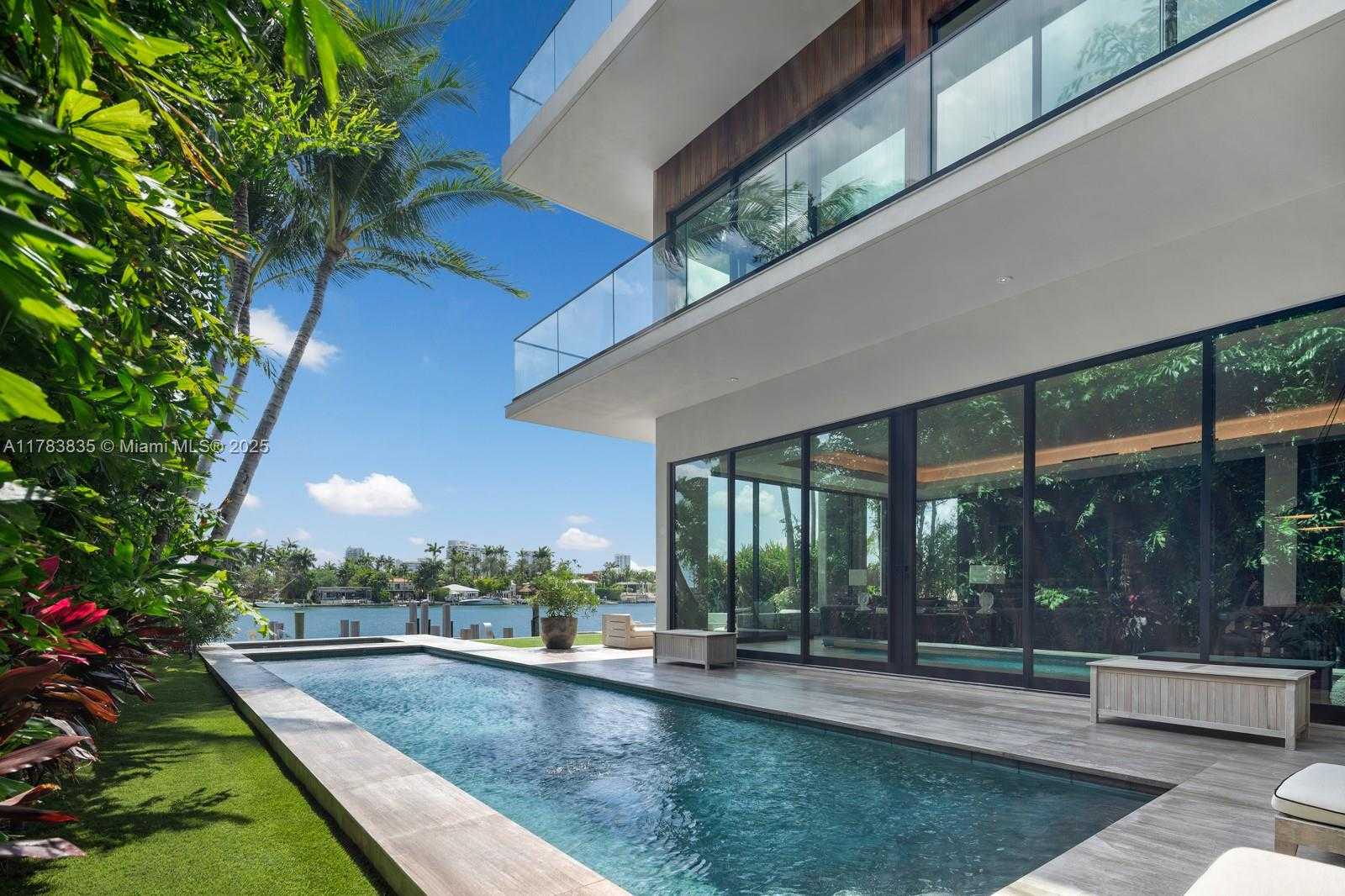 Small Image of 609 EAST DILIDO DR, Miami Beach Number 35