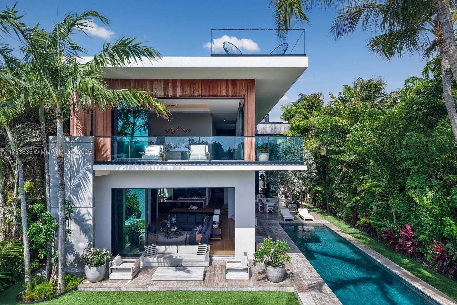 Small Image of 609 EAST DILIDO DR, Miami Beach Number 38