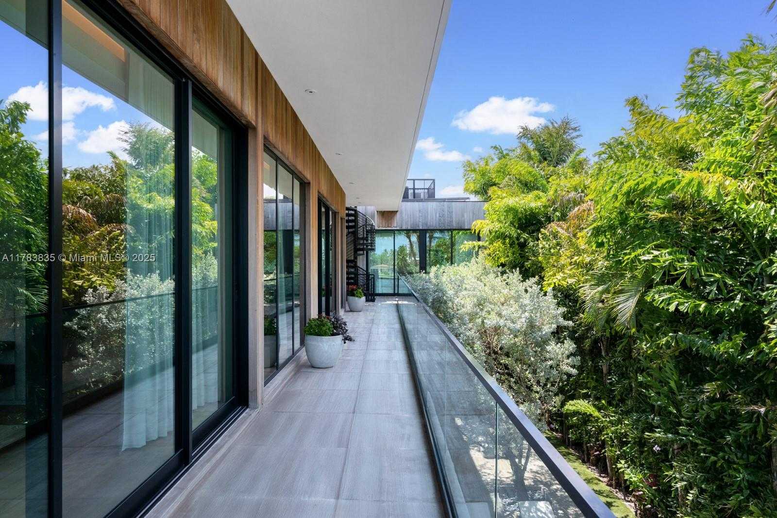 Small Image of 609 EAST DILIDO DR, Miami Beach Number 39