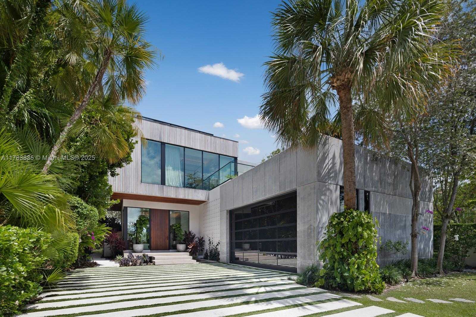 Small Image of 609 EAST DILIDO DR, Miami Beach Number 41