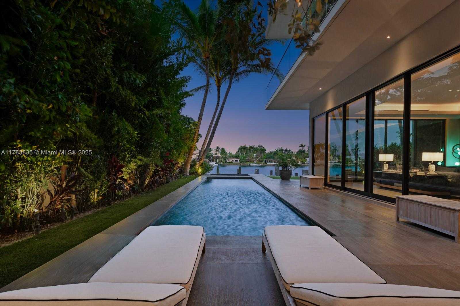 Small Image of 609 EAST DILIDO DR, Miami Beach Number 43