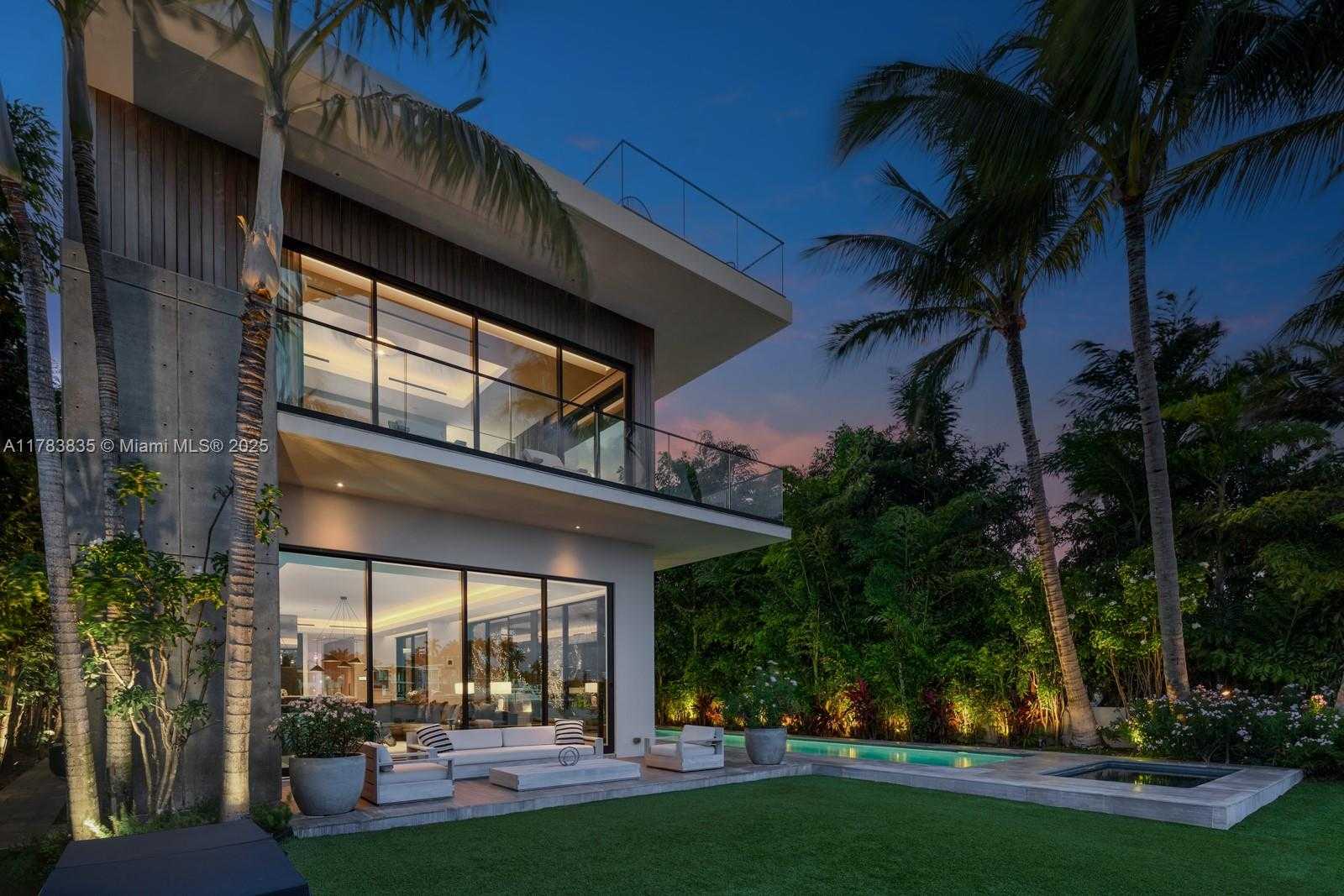Small Image of 609 EAST DILIDO DR, Miami Beach Number 45