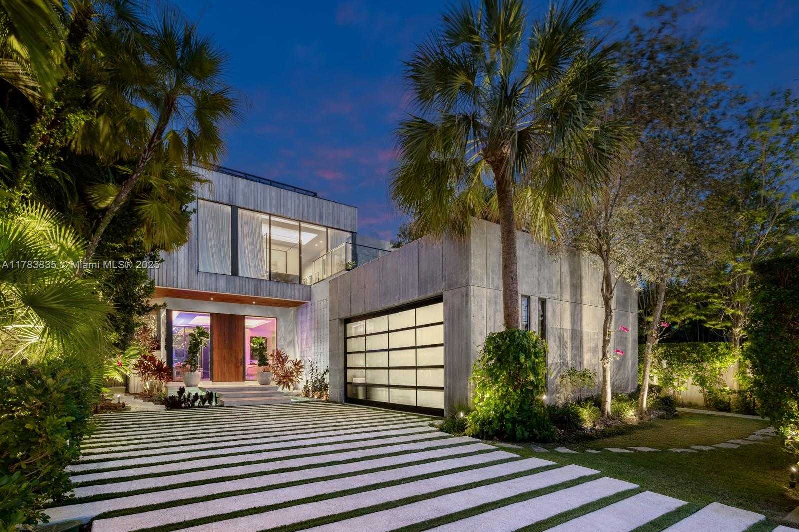 Small Image of 609 EAST DILIDO DR, Miami Beach Number 47