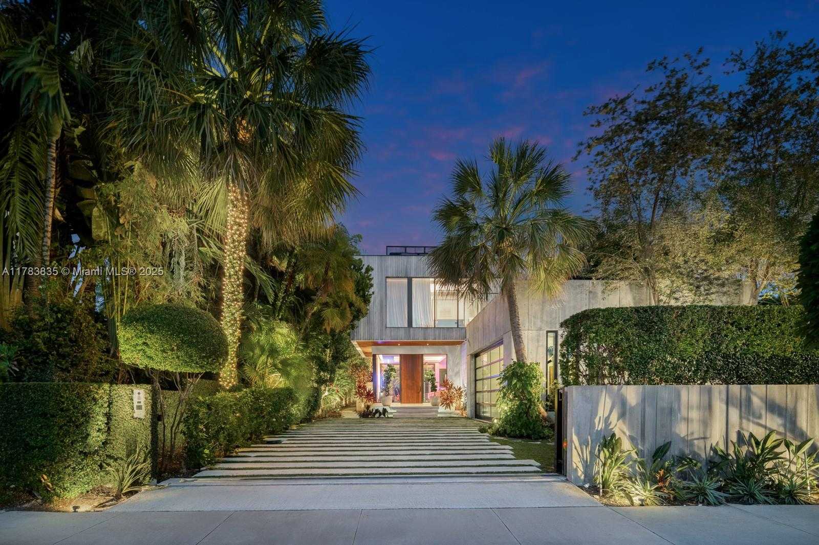 Small Image of 609 EAST DILIDO DR, Miami Beach Number 48