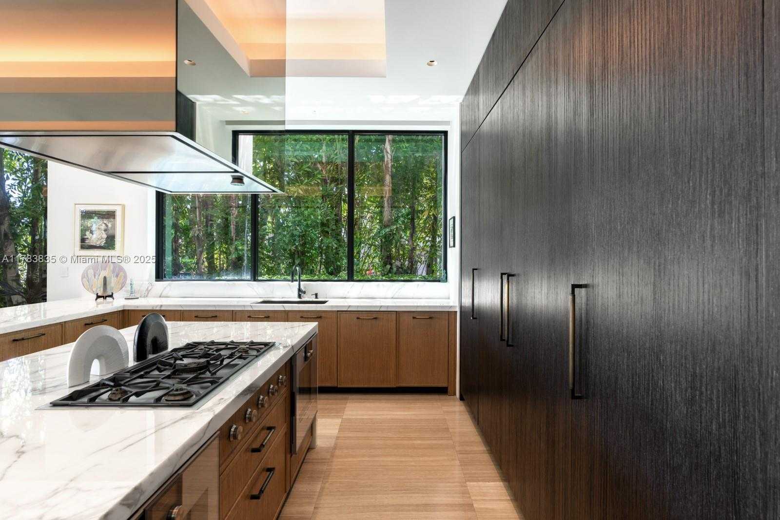 Small Image of 609 EAST DILIDO DR, Miami Beach Number 5