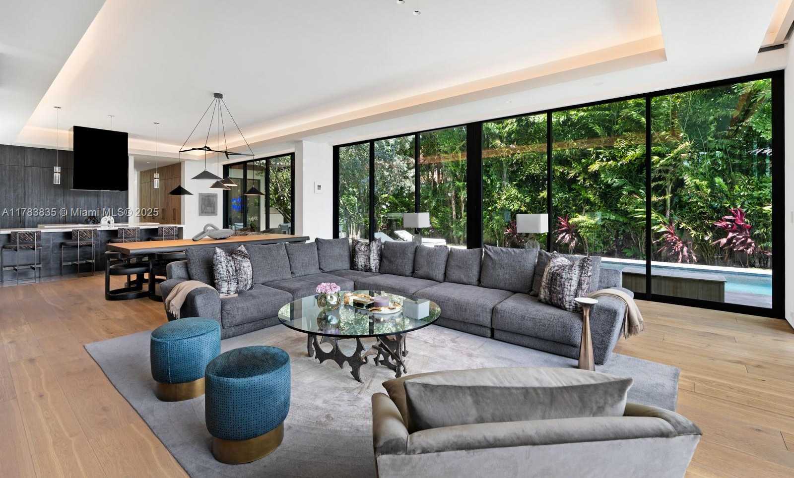 Small Image of 609 EAST DILIDO DR, Miami Beach Number 6