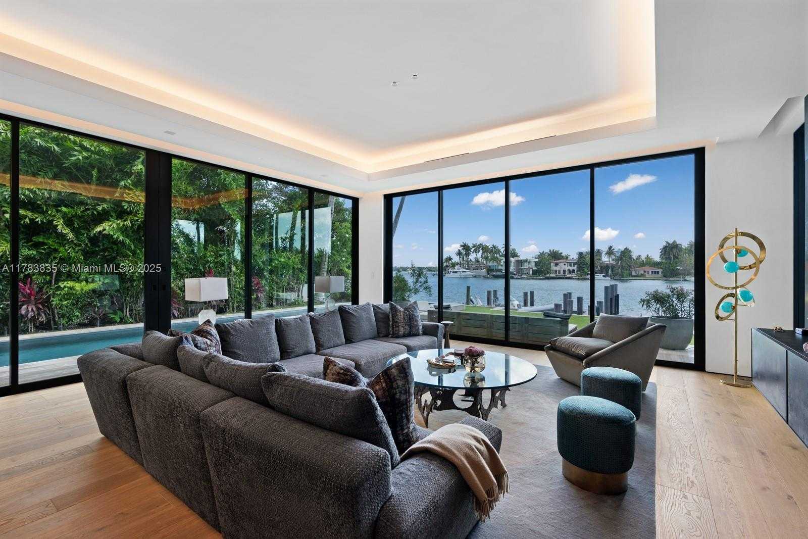 Small Image of 609 EAST DILIDO DR, Miami Beach Number 7