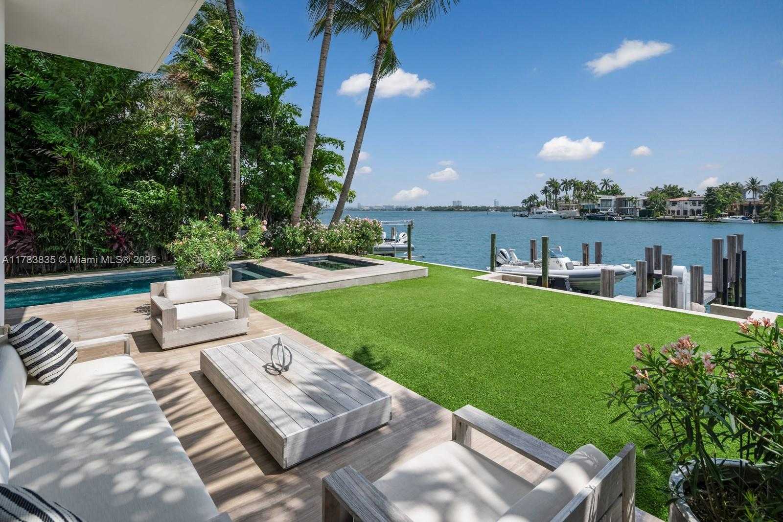 Small Image of 609 EAST DILIDO DR, Miami Beach Number 8