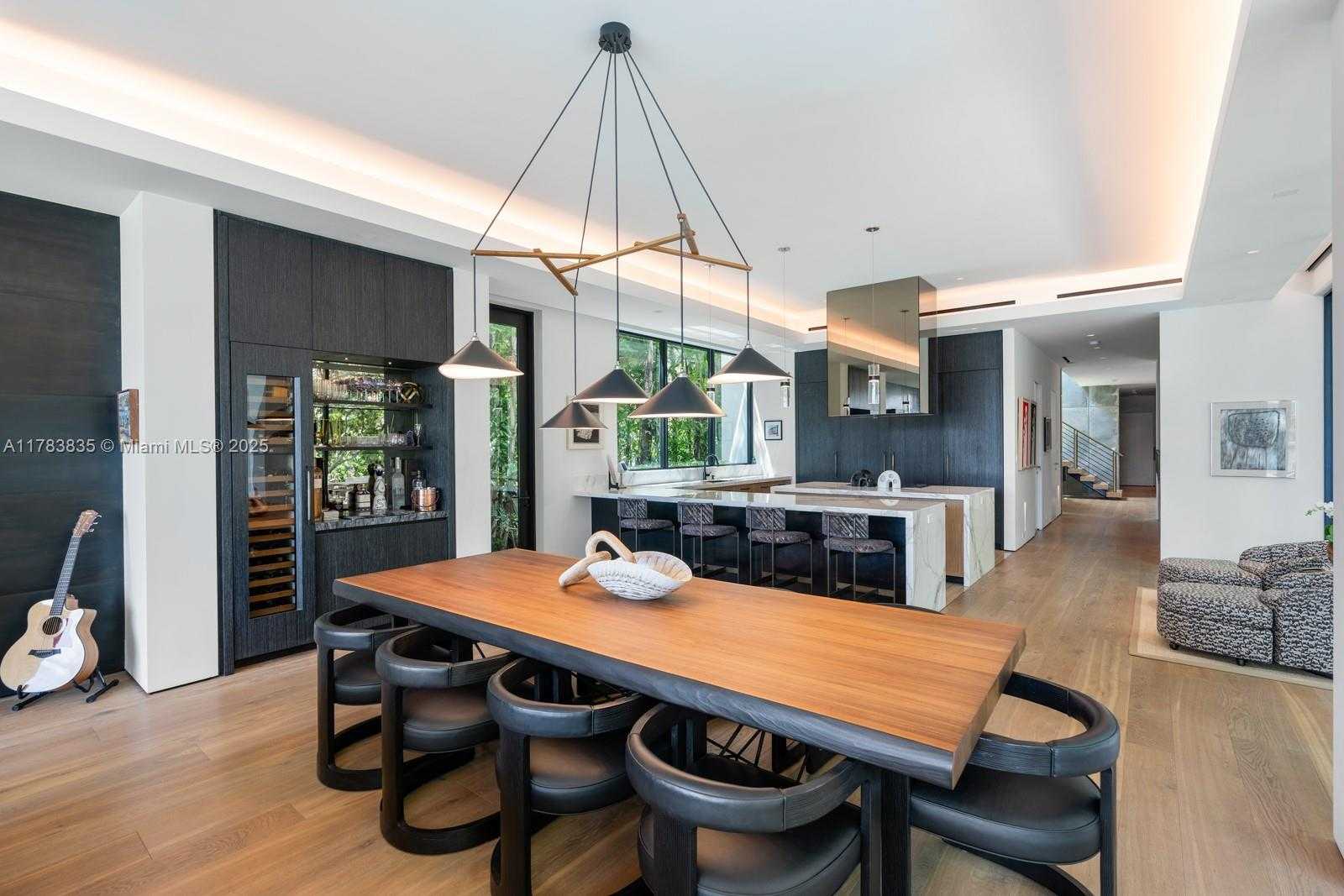 Small Image of 609 EAST DILIDO DR, Miami Beach Number 9