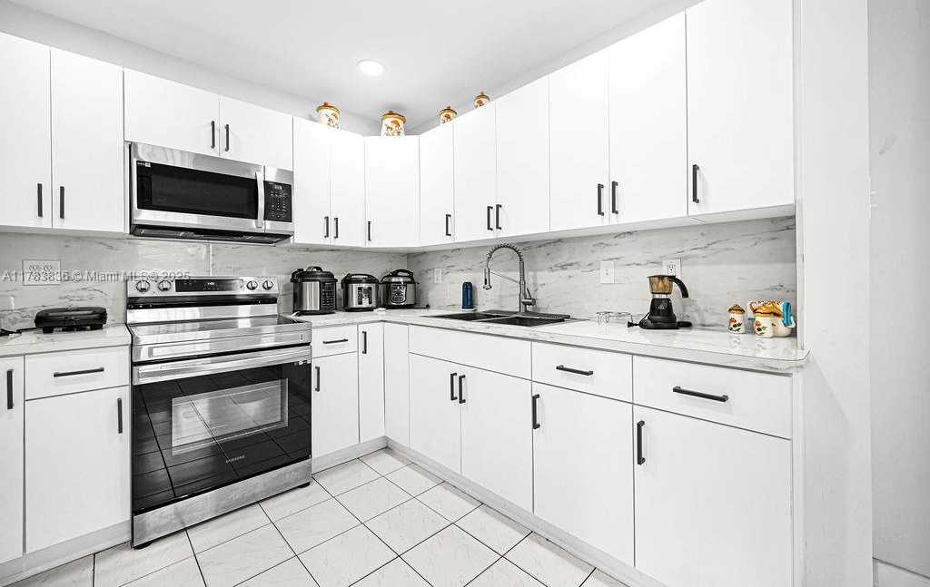 Small Image of 5080 EAST 5TH AVE, Hialeah Number 14