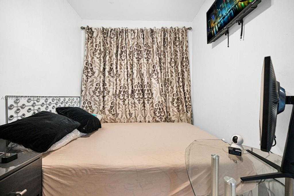 Small Image of 5080 EAST 5TH AVE, Hialeah Number 36