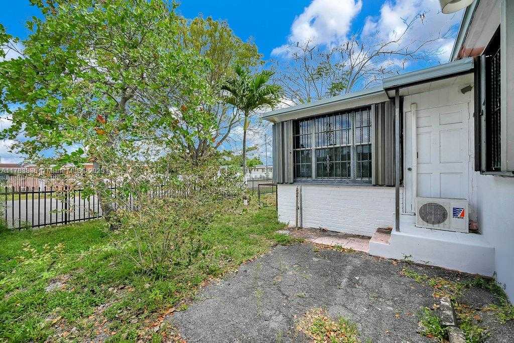 Small Image of 5080 EAST 5TH AVE, Hialeah Number 41
