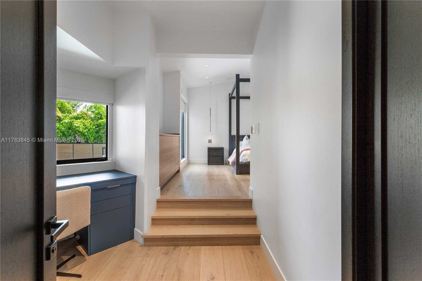 Small Image of 2275 NORTH EAST 120TH ST, North Miami Number 16