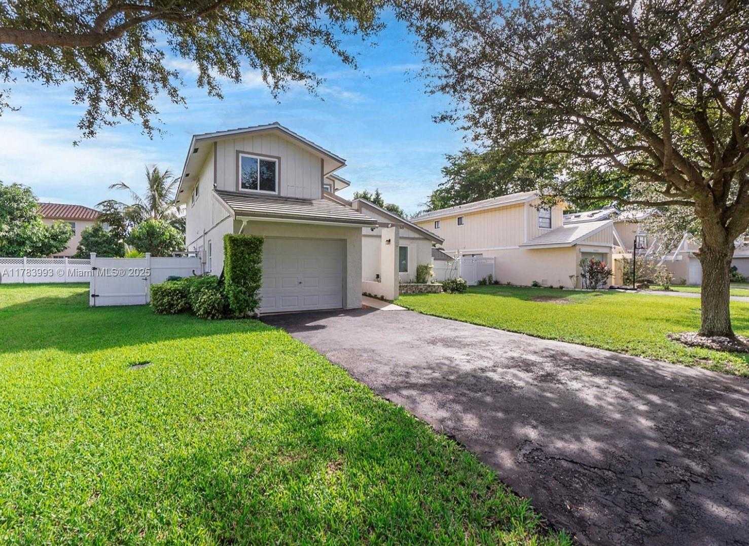 Small Image of 10560 LA PLACIDA DR, Coral Springs Number 22