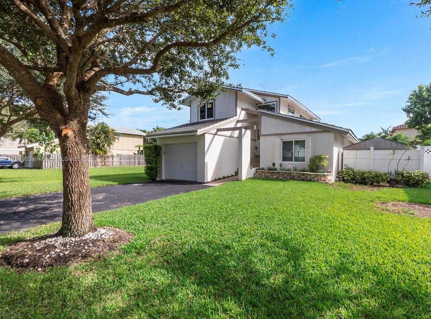 Small Image of 10560 LA PLACIDA DR, Coral Springs Number 23