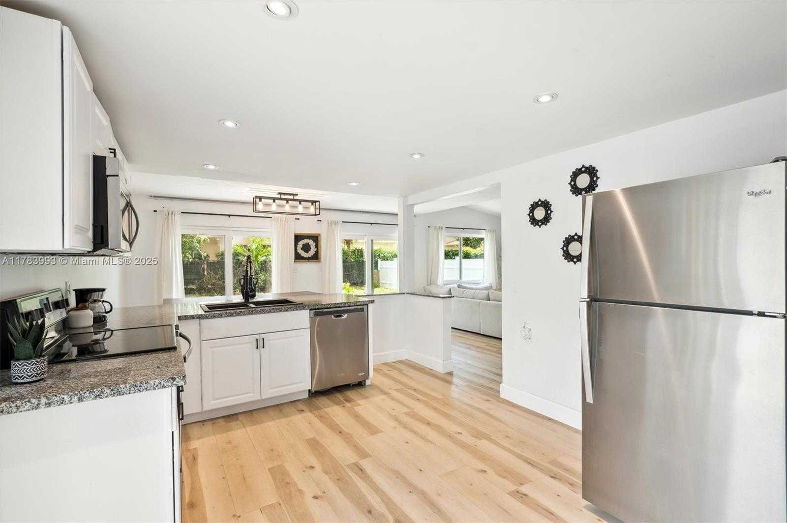 Small Image of 10560 LA PLACIDA DR, Coral Springs Number 3