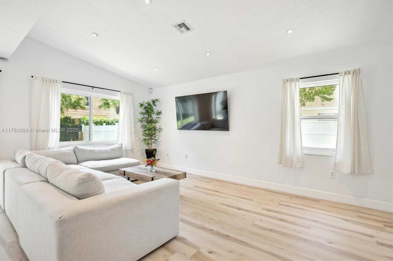 Small Image of 10560 LA PLACIDA DR, Coral Springs Number 5