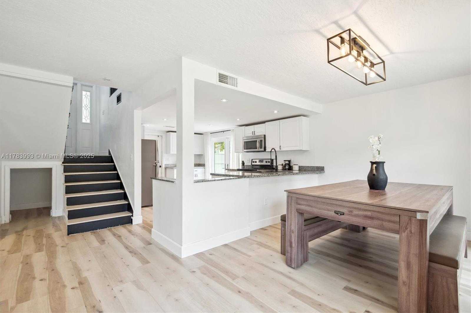Small Image of 10560 LA PLACIDA DR, Coral Springs Number 7