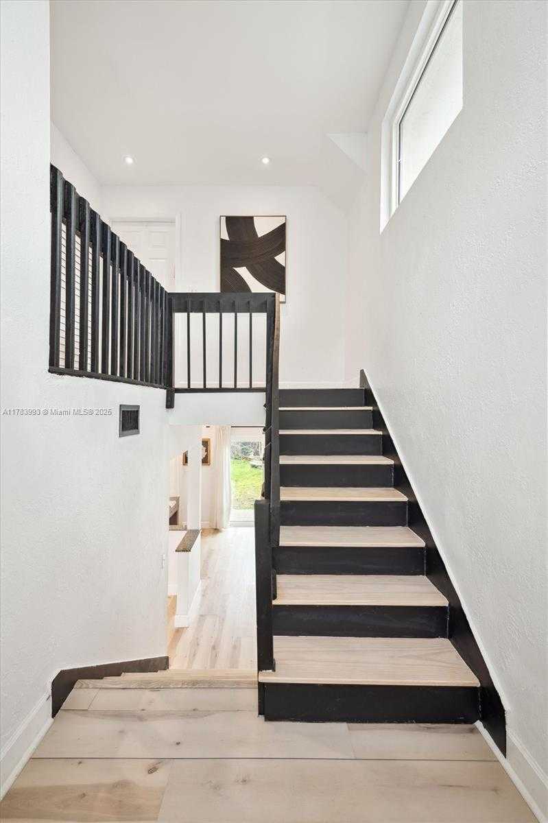 Small Image of 10560 LA PLACIDA DR, Coral Springs Number 9