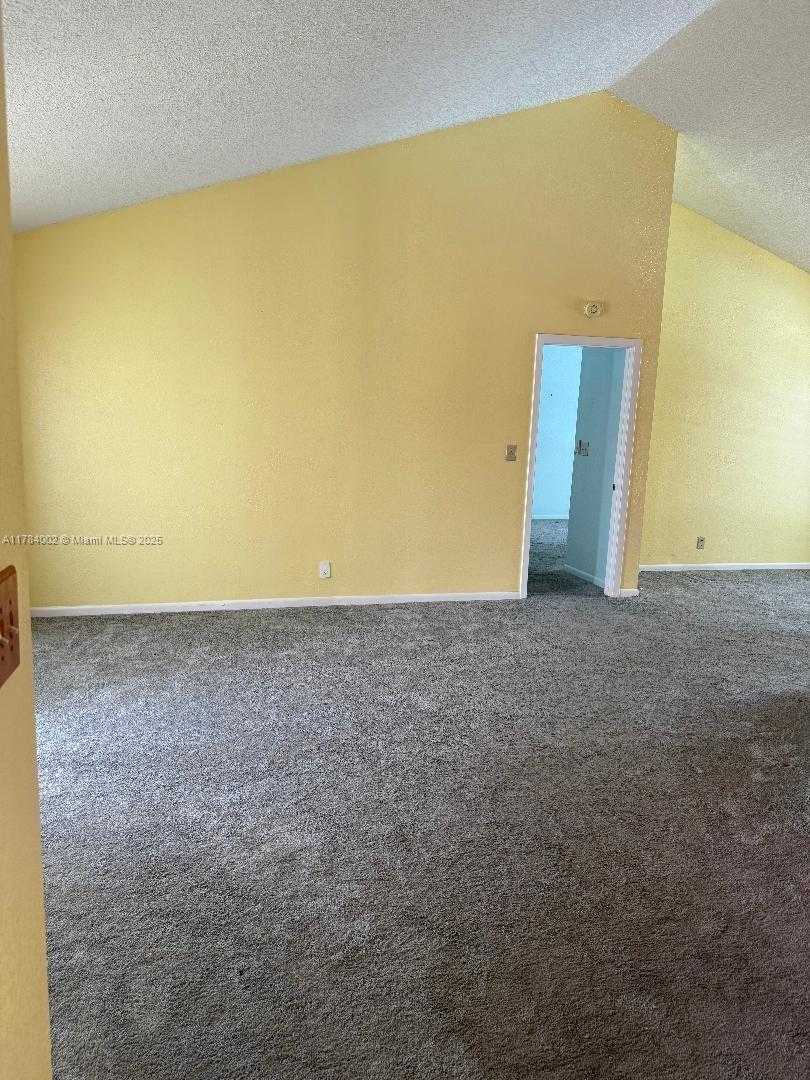 Small Image of 9300 DUNHILL DR, Miramar Number 11