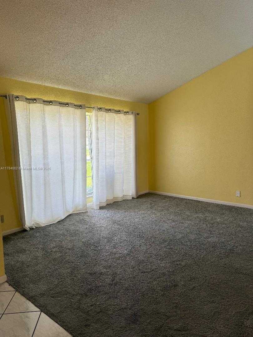 Small Image of 9300 DUNHILL DR, Miramar Number 12