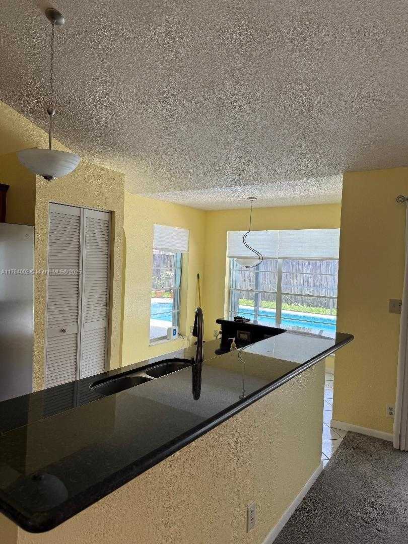 Small Image of 9300 DUNHILL DR, Miramar Number 14