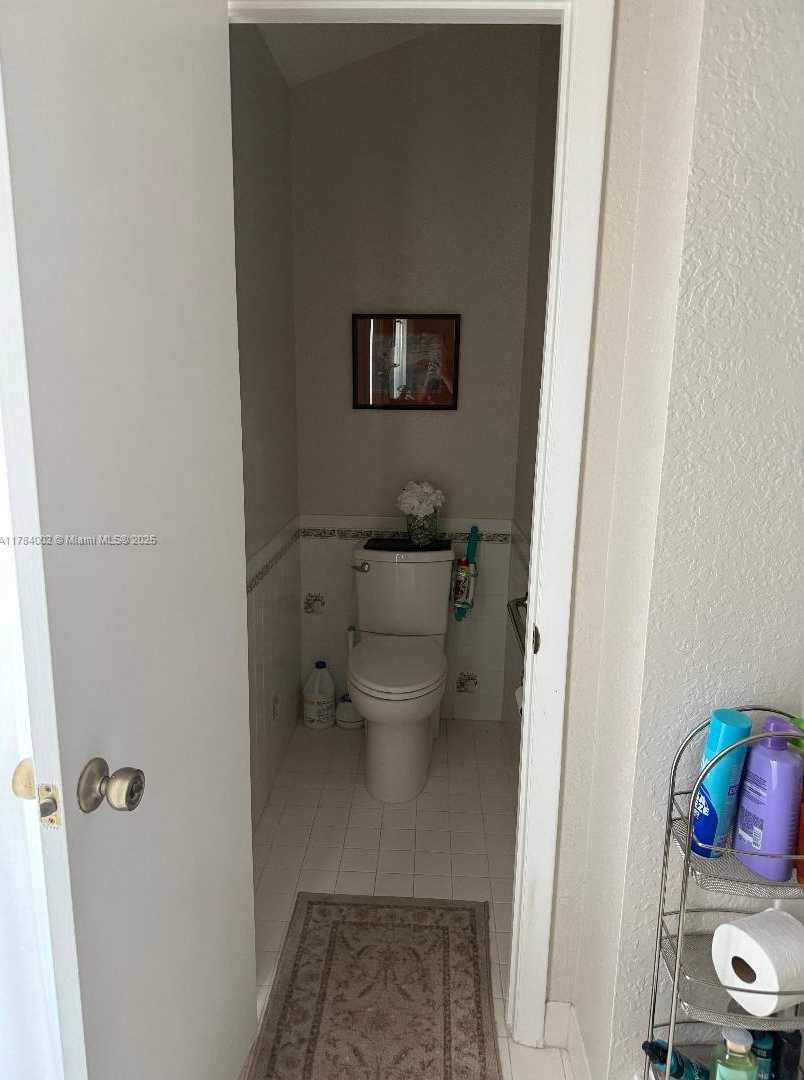 Small Image of 9300 DUNHILL DR, Miramar Number 19