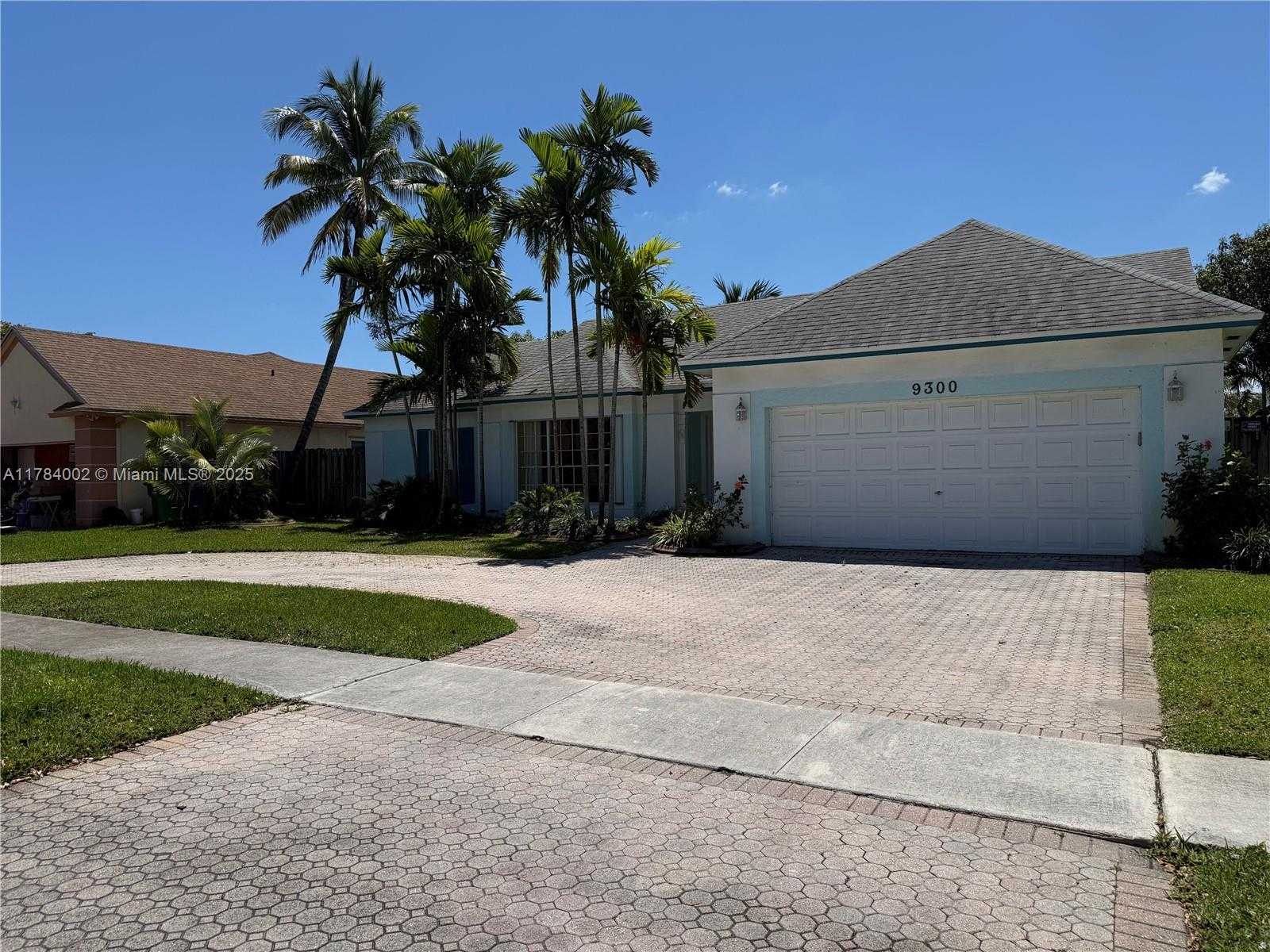 Small Image of 9300 DUNHILL DR, Miramar Number 2