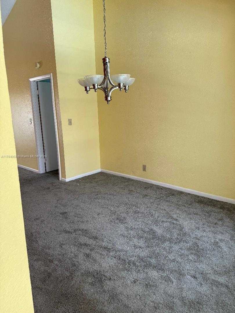 Small Image of 9300 DUNHILL DR, Miramar Number 20
