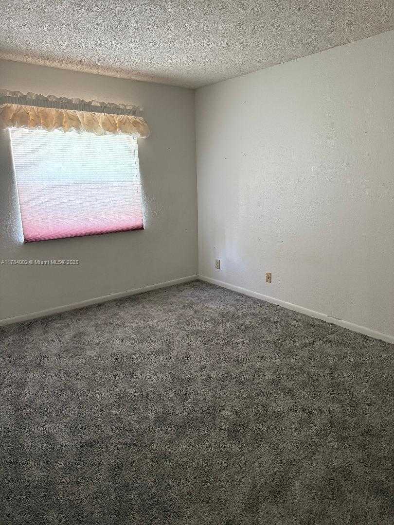 Small Image of 9300 DUNHILL DR, Miramar Number 21