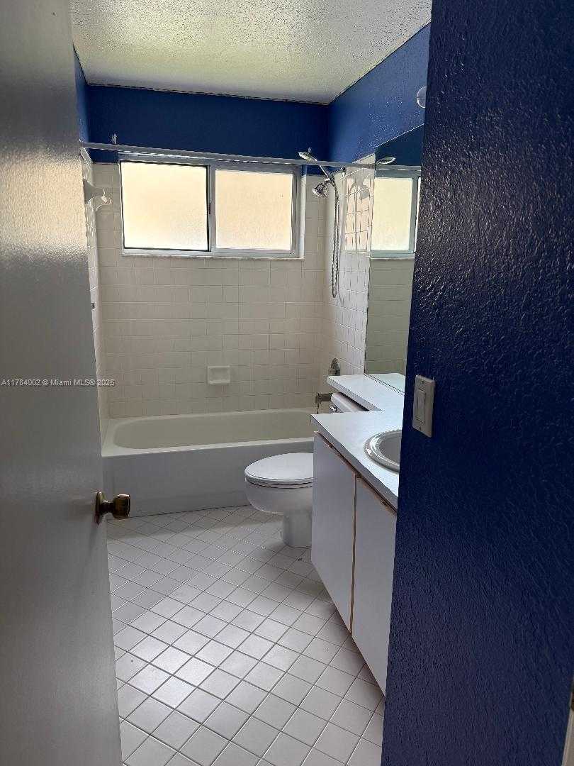 Small Image of 9300 DUNHILL DR, Miramar Number 22