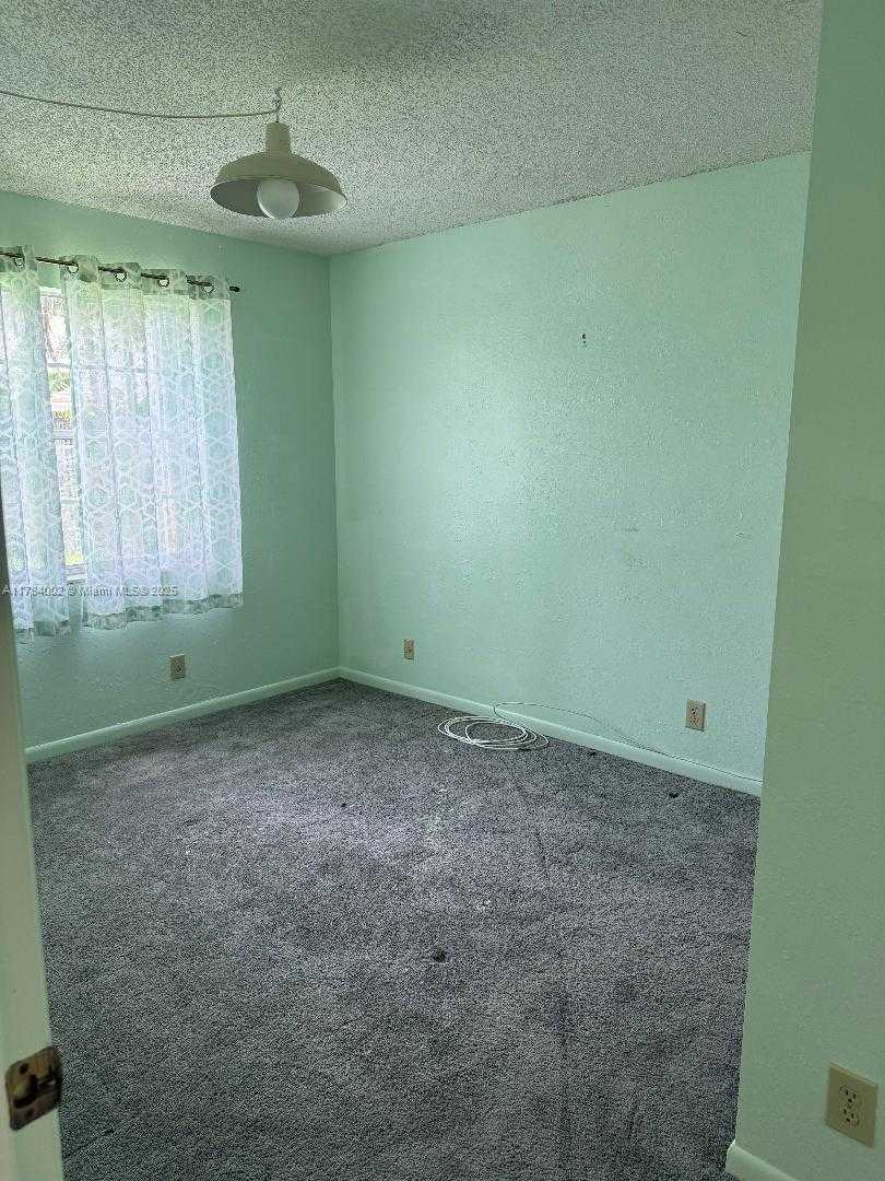 Small Image of 9300 DUNHILL DR, Miramar Number 23