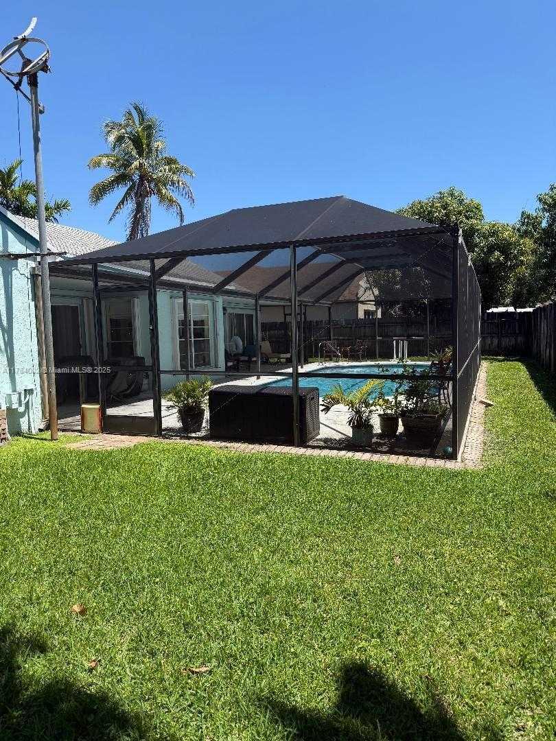 Small Image of 9300 DUNHILL DR, Miramar Number 4